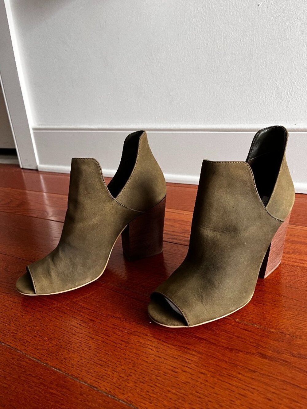 NWT Steve Madden Olive Green Deep V-Cut Open Toe Block Heel Booties [7]